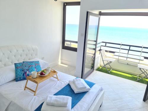 Beach Serenity Studio on Makenzy in 卡斯特拉海灘