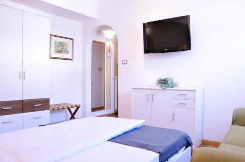Hotel Karin - image 11