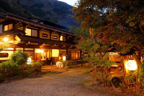 湯元 長座4人部屋　バスルーム付