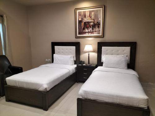 Deluxe Double or Twin Room image 1