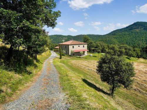 Apartment in a modern holiday home in Anghiari