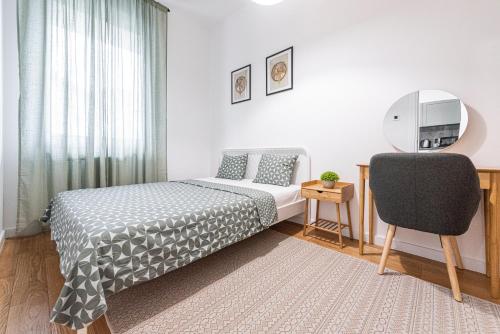 One-Bedroom Apartment image 10
