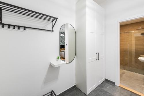 VERTIGO One Bedroom apartment - Free private parking-Fast Wi-Fi - image 4