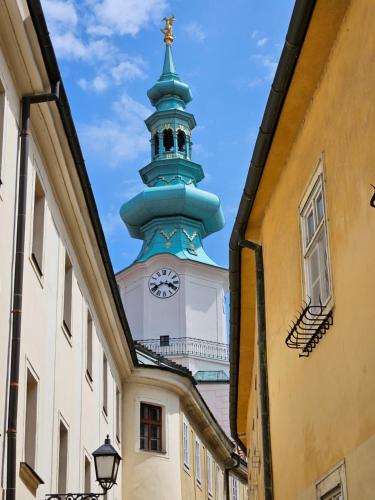 NEW Design & High Standard Apt from 16th Century in Old Town-FREE Parking, Bratislava (Foto 7)