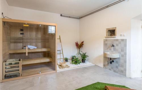 Beautiful Home In Motovun With Sauna