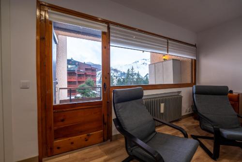 Apartment with Mountain View