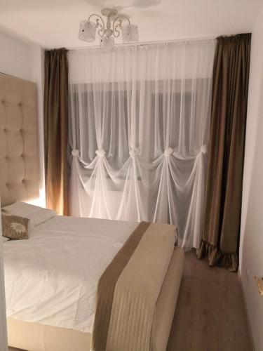 . Apartament de lux white&red
