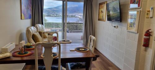 A környék, Waterfront Abode - 2 bedrooms in Risdon Vale