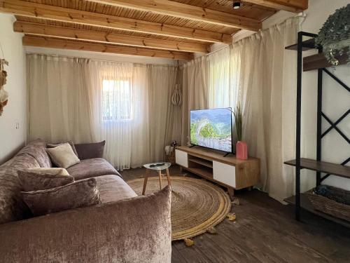 Shared lounge/TV area, Jordan River Village in Tiberias