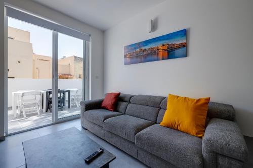 Central Sliema 3-Bedroom Retreat by Buena Vista - image 4