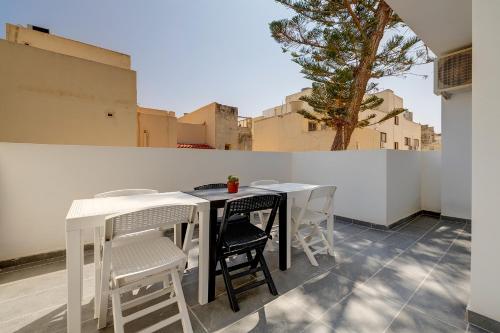 Central Sliema 3-Bedroom Retreat by Buena Vista - image 3
