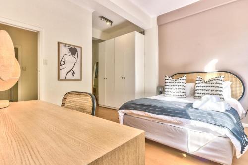 The Piazza 1 Bedroom spacious apartment with Study - Tap to explore photos