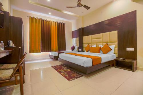 Superior Triple Room room in Hotel Crown -Near Golden Temple