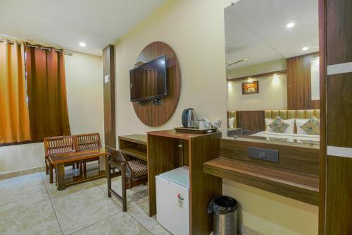 Family Room image 7