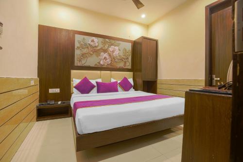 Standard Double Room image 5
