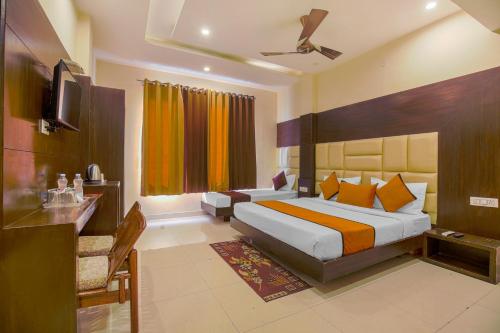 Superior Triple Room image 3