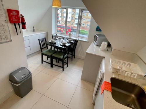 Picture of 2 Bedroom 2 Bathroom Apartment 8 Including Free Parking