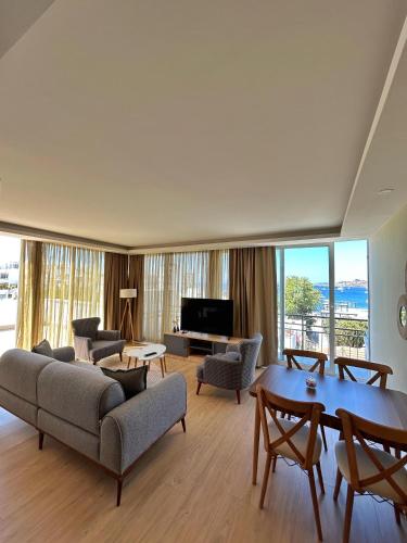 Deluxe Suite with Sea View & Terrace