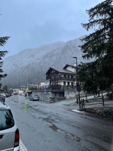  Raffinatezza a 50 m dalle piste in Champoluc