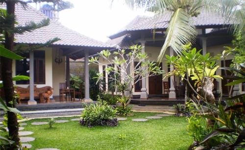 Loka Sari Guest House and Spa