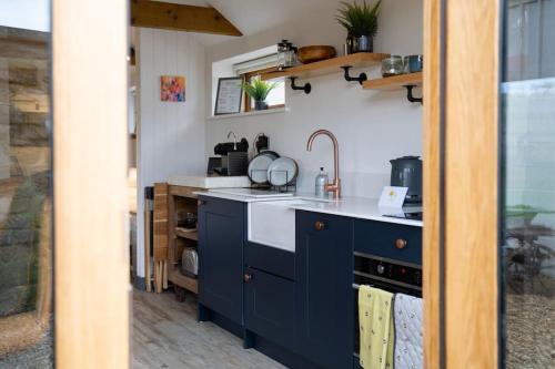 The Cow Shed - Rural Barn Conversion with Hot Tub in 小伯份