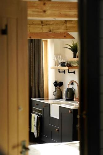 The Cow Shed - Rural Barn Conversion with Hot Tub in 小伯份