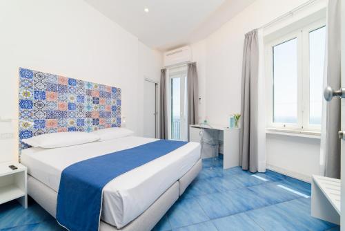 Double room, deluxe, sea view, balcony