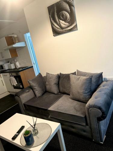 Kitchen, Bradford Service accommodation in Manningham