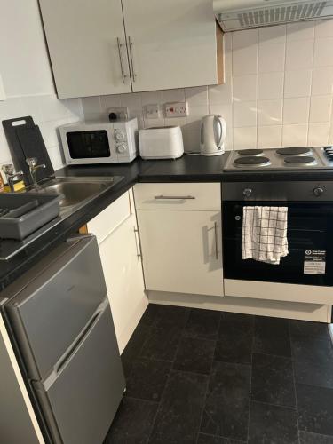 Kitchen, Bradford Service accommodation in Manningham