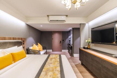 room detail thumbnail 1