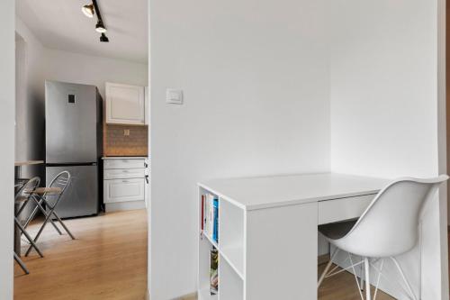 Apartment 20 minutes from city center w Netflix, Coffee or Tea & Parking, Братислава (фото 11)