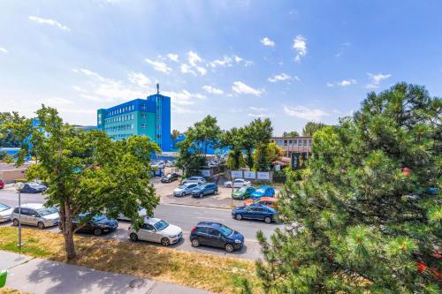 Apartment 20 minutes from city center w Netflix, Coffee or Tea & Parking, Братислава (фото 9)