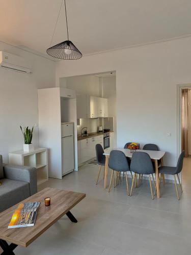 Lyria Boutique Apartments - Καριώτες