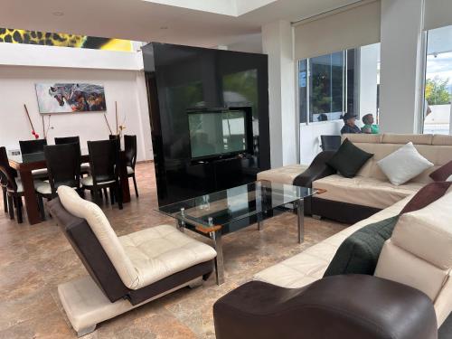 Shared lounge/TV area, Villa campestre Casa Blanca Full House in Agua de Dios
