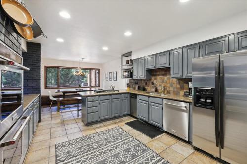 Twins Getaway at Meadow Creek Duplex in Frisco, USA