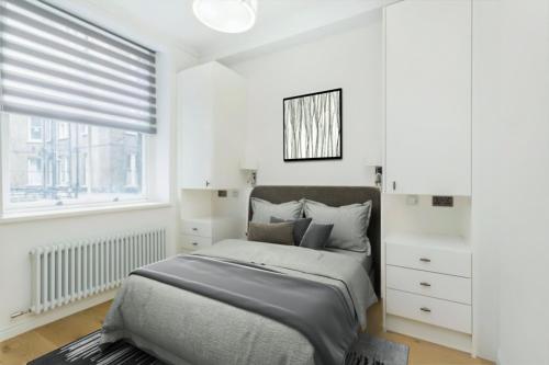 Modern Chelsea Flat, 3Bd 2Bath, with Parking