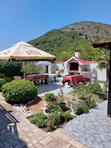 花園, Sandra Apartmani 1 in 紮斯托格