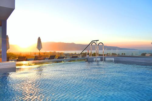 Naval villa-Panoramic villa with heated pool on the roof gîte à louer Tavronítis Potamós