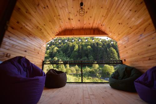 Γύρω περιβάλλον, Wonder Inn in Shuakhevi