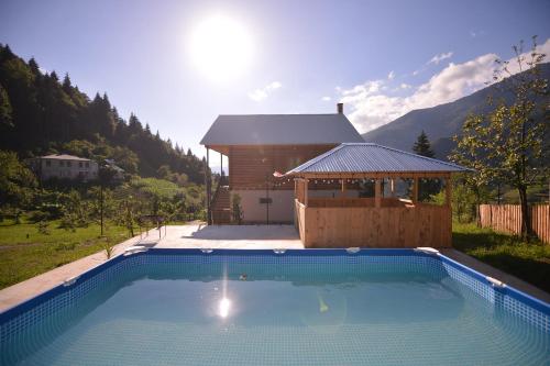 Γύρω περιβάλλον, Wonder Inn in Shuakhevi