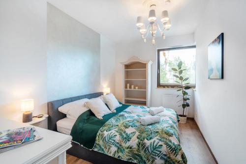 1 queen bed, 1 sofa bed