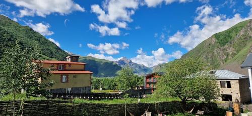 Skats, Kazbegi Cottages in Kazbegi