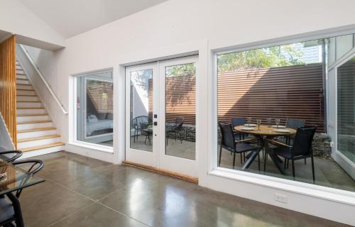 The Polygon Park Circle Mins to Dwtn and Beach The Polygon Park Circle Mins to Dwtn and Beach