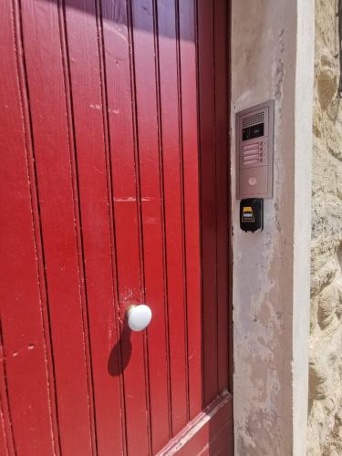 Bejárat, Petit appart entier au cœur des REMPARTS - Netfix et connection fibre gratuits in Carpentras