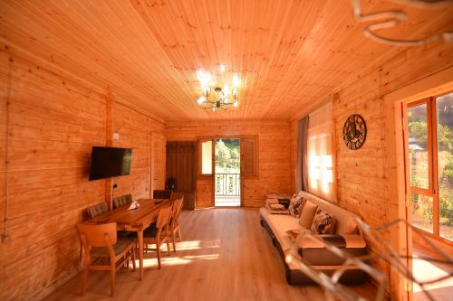Παροχές, Wonder Inn in Shuakhevi