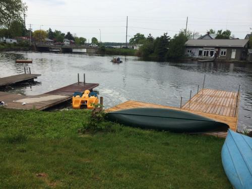 Balsam Lake Cottage 5 Bed room in Kawartha Lakes