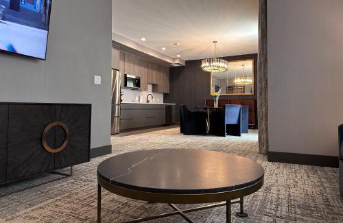 Kitchen, SpringHill Suites by Marriott Chicago Chinatown in McCormick Place