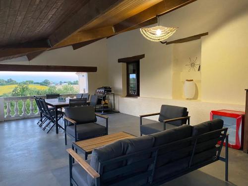 Château de labatut gîte à louer Puycasquier