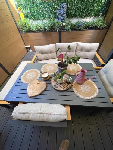 Balcony/terrace, T1/ terrasse /proche centre Lyon in La Mulatière