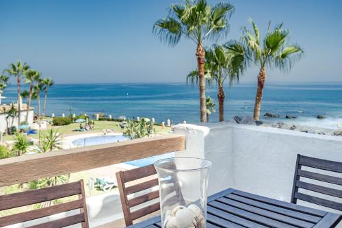 PL Beachfront seaview aptm Playa de la Lucera Calahonda near Dona Lola & Marbella